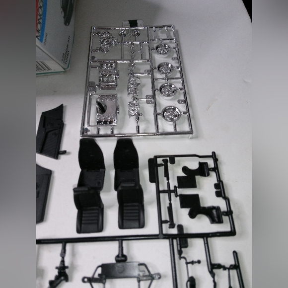 1992 Monogram Porsche 911 Turbo 1:24 Model Kit #2956 Vintage Complete Set - Picture 9 of 11